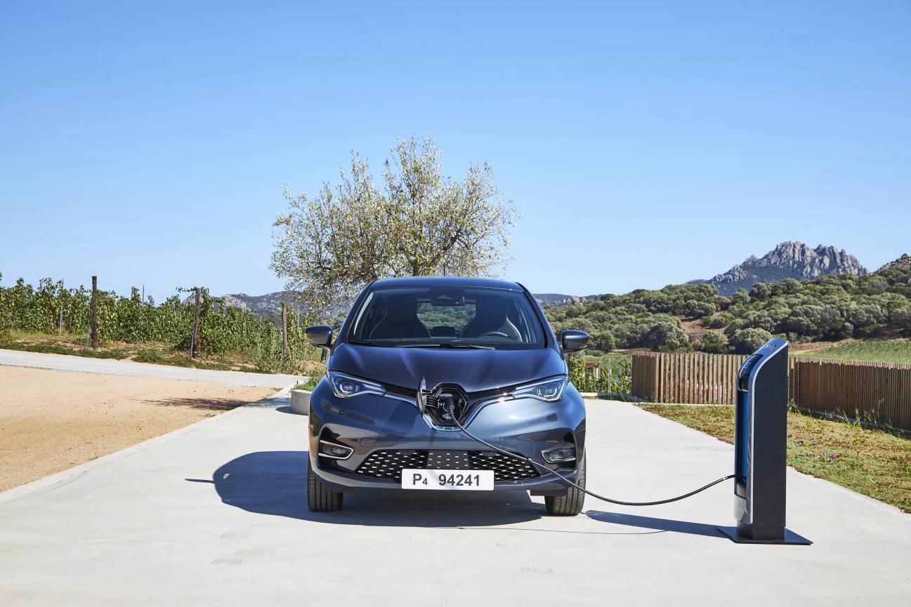 voiture-electrique-renault-zoe-ze50-ext-av-2021-1