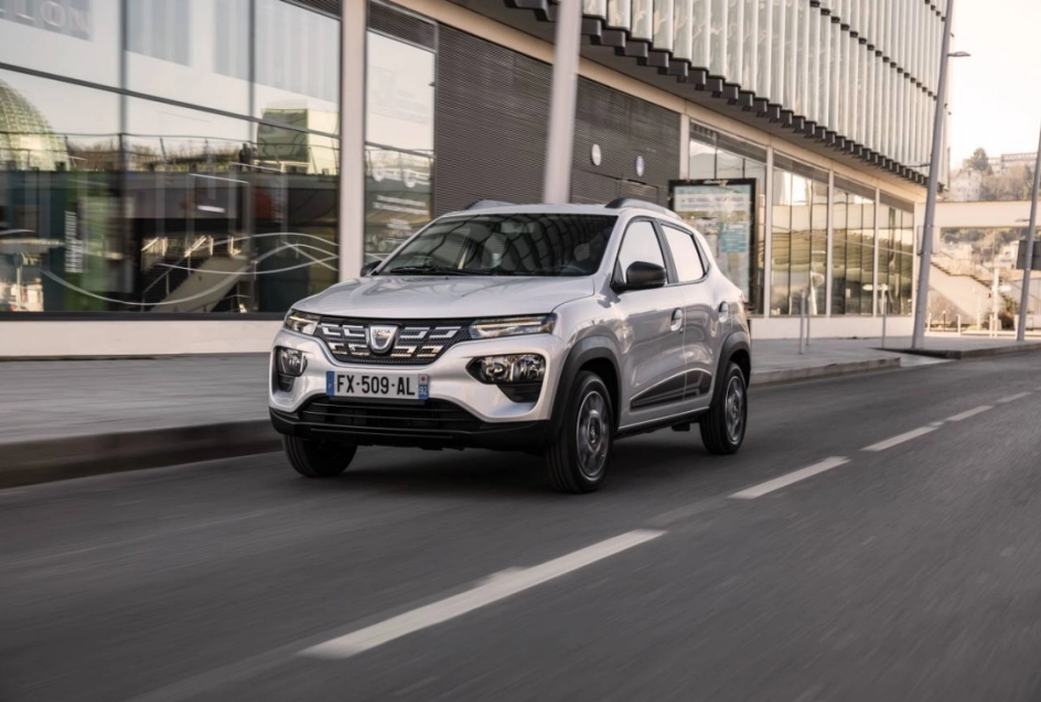 Voiture électrique Dacia Spring électrique 27,4 kWh Confort vue de trois quart avant dynamique
