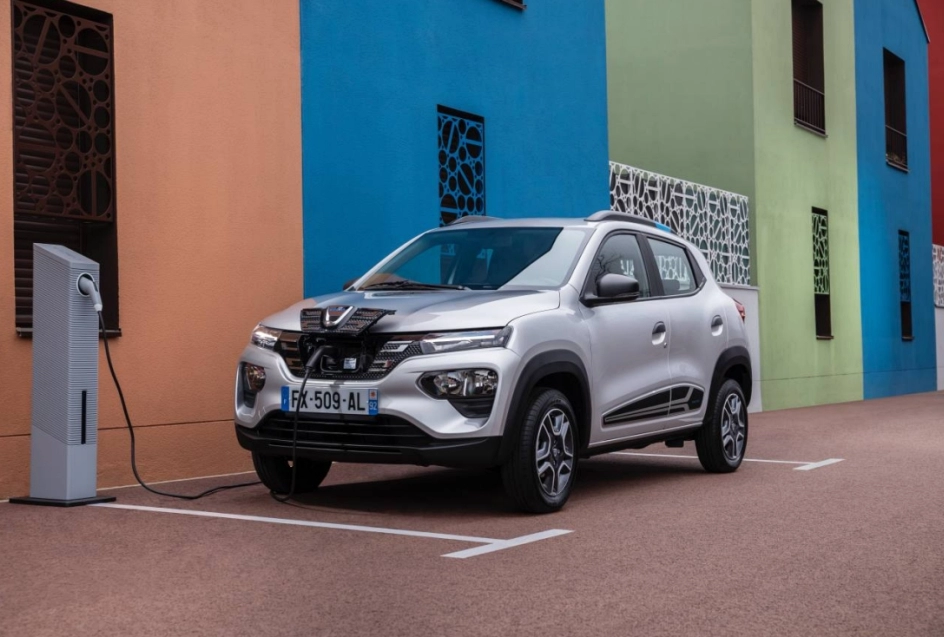 Voiture électrique Dacia Spring électrique 27,4 kWh Confort  vue de trois quart face avant