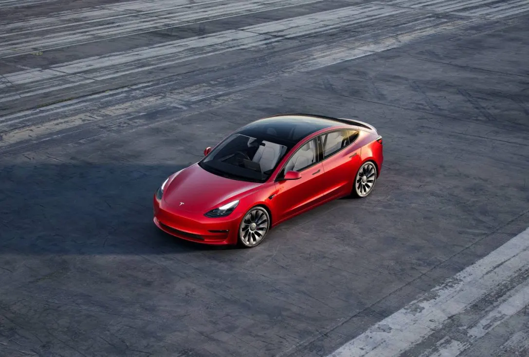 Tesla Model 3 2023 : autonomie, recharge, intérieur et prix
